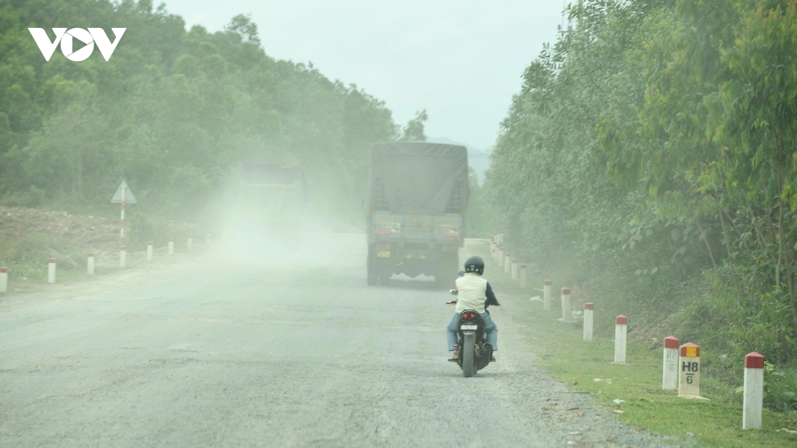 Đường Xuyên Á xuống cấp nghiêm trọng làm đảo lộn cuộc sống người dân