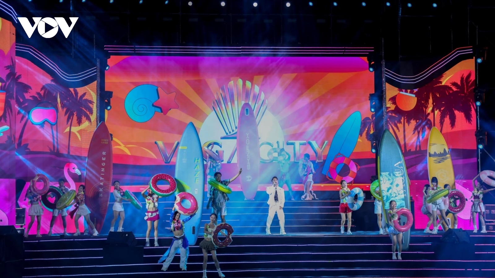 Đêm nghệ thuật “Chạm bản sắc – Kết tinh hoa” bên vịnh Nha Trang