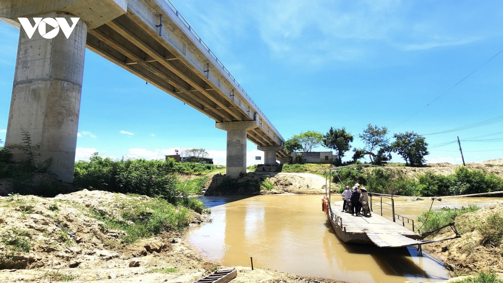 Đắk Lắk chuyển 30.000m3 đất thải sang đắp đường lên cầu để sớm khai thác