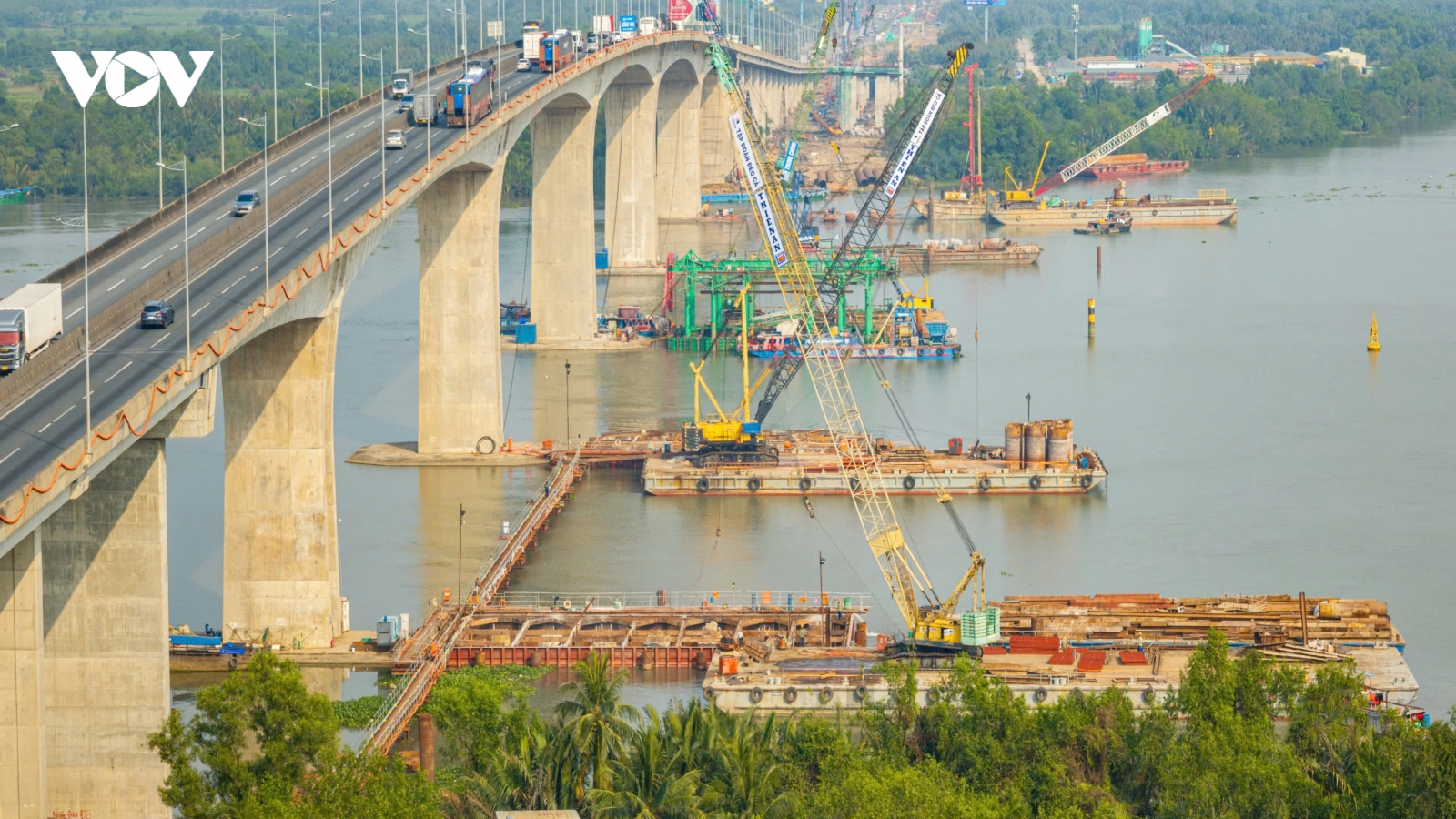 Hối hả trên công trường cầu Long Thành 2, giải cứu cao tốc TP.HCM - Long Thành