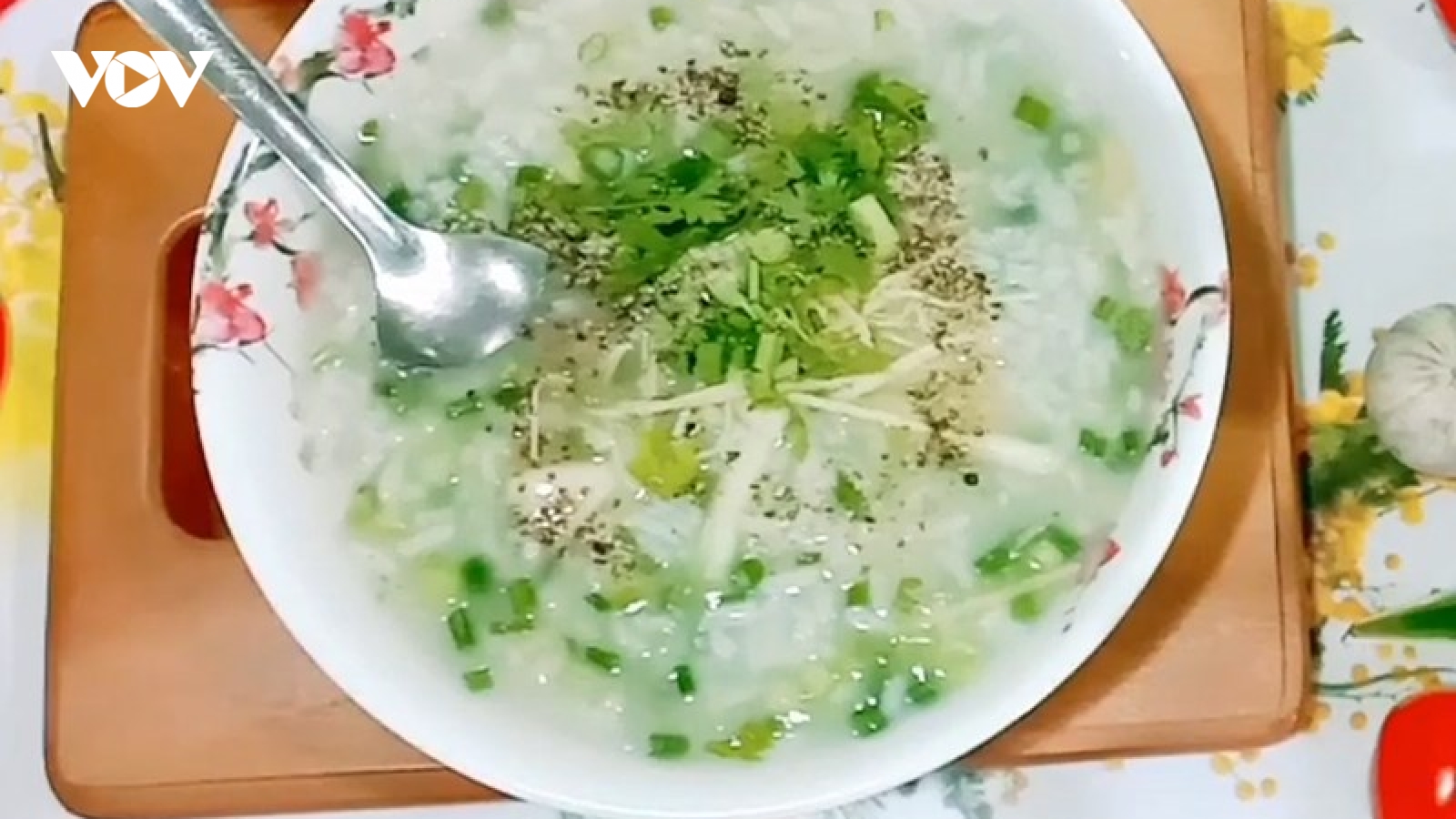 Không chỉ giải cảm, cháo hành còn mang lại nhiều lợi ích bất ngờ cho sức khỏe