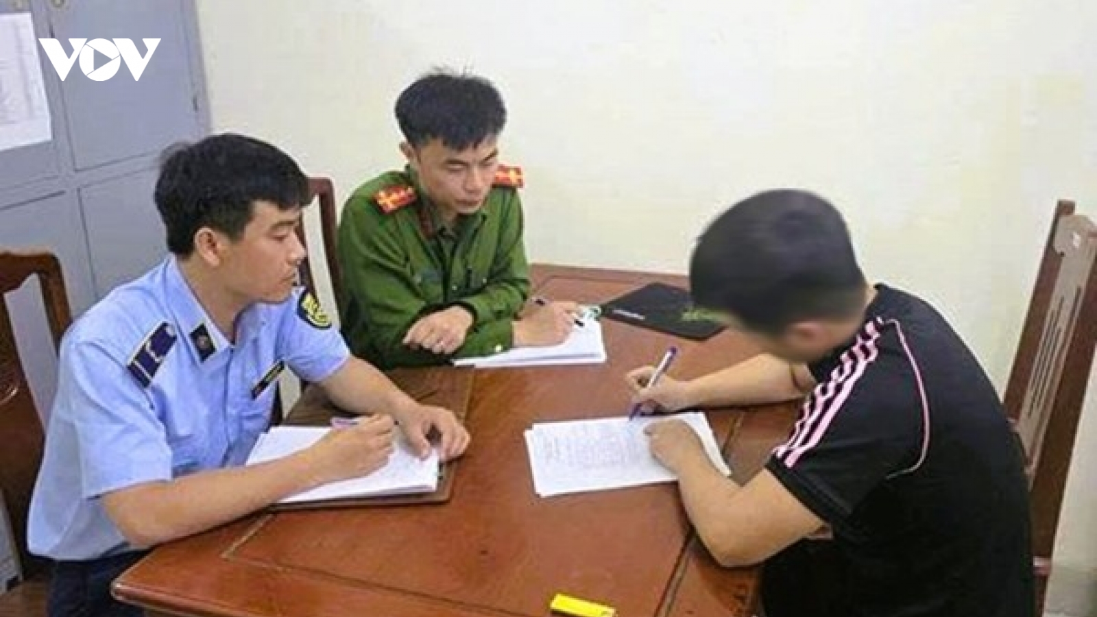 Thu phí gửi xe 200.000 đồng, bị xử phạt 15 triệu đồng
