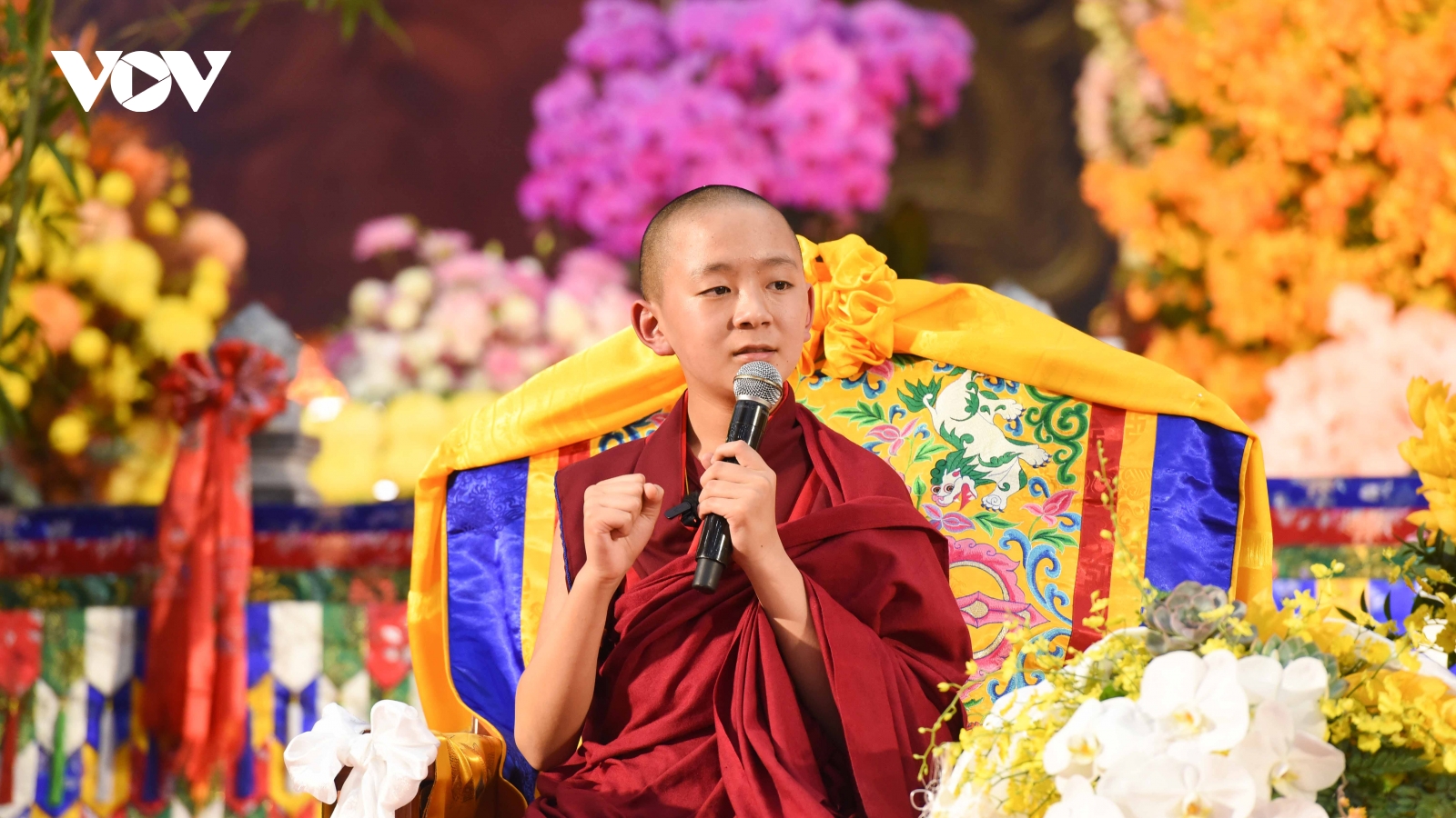 Biển người đổ về Bắc Ninh nghe Hoàng tôn Vairochana Rinpoche tại chùa Hưng Phúc