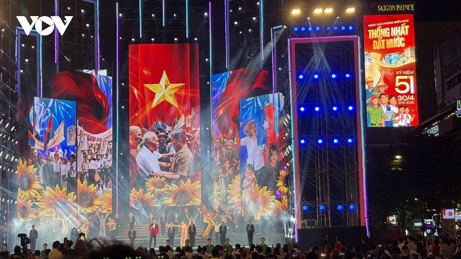 Xúc động, tự hào chương trình nghệ thuật kỷ niệm 51 năm thống nhất đất nước