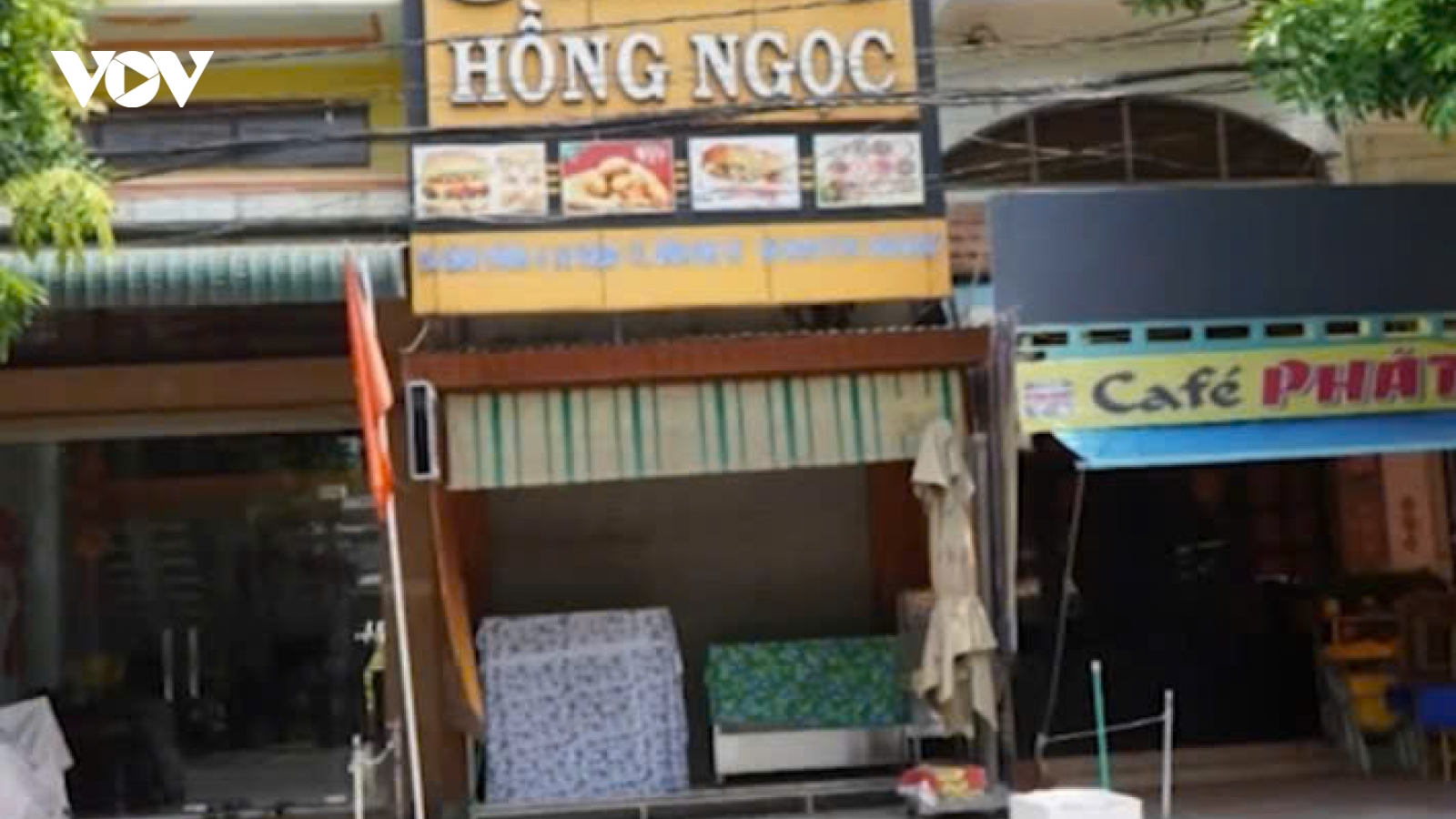 Xử phạt 90 triệu đồng, đình chỉ hoạt động cơ sở sản xuất bánh mì gây ngộ độc