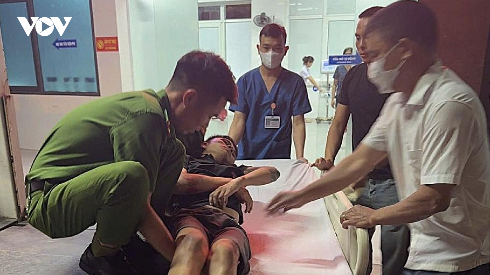Công an xã ở Hà Tĩnh cứu người gặp nạn nguy kịch giữa đêm khuya