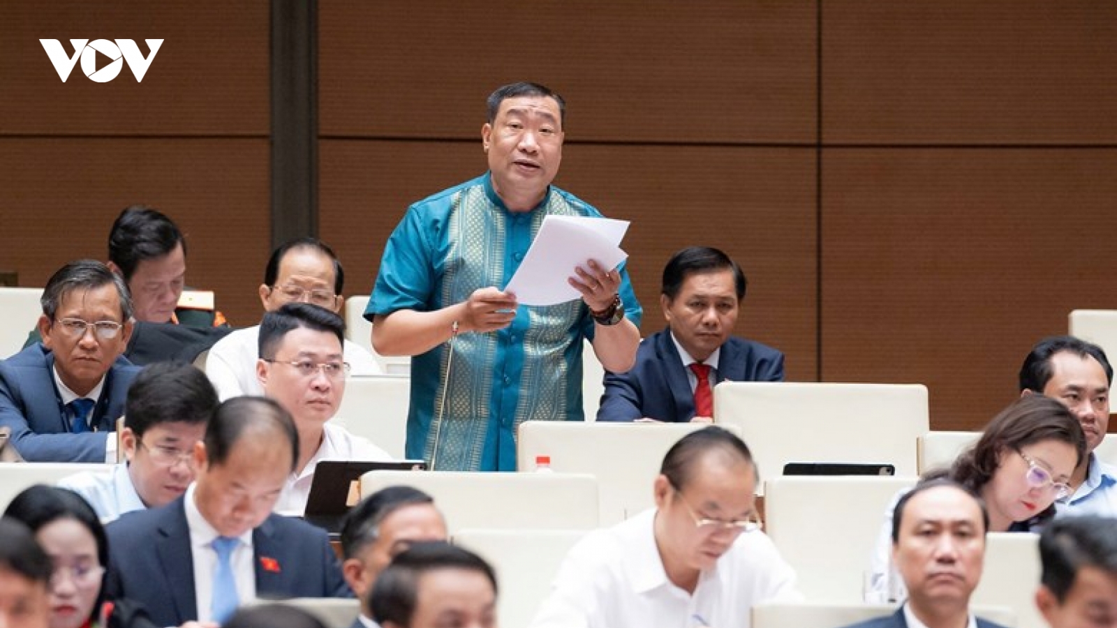Đại biểu Quốc hội: "Không chỉ tăng lương hay không mà là tăng ở mức nào"