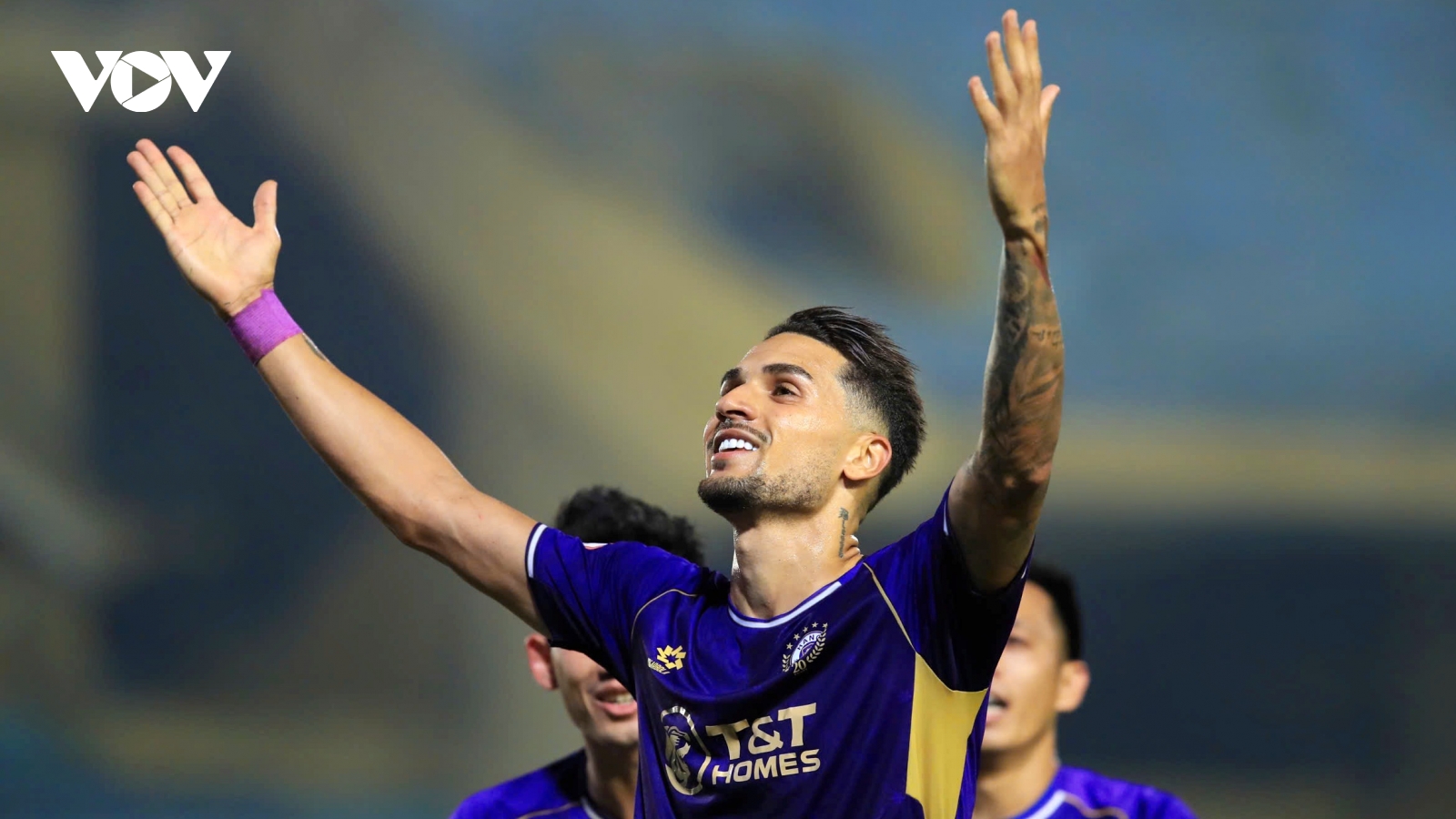 Hoàng Hên giữ đúng lời hứa, hành động “đốn tim” sau màn trình diễn chói sáng