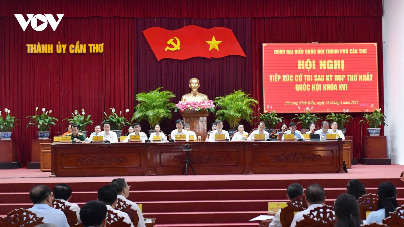 Trưởng Ban Tổ chức Trung ương Nguyễn Duy Ngọc tiếp xúc cử tri tại Cần Thơ