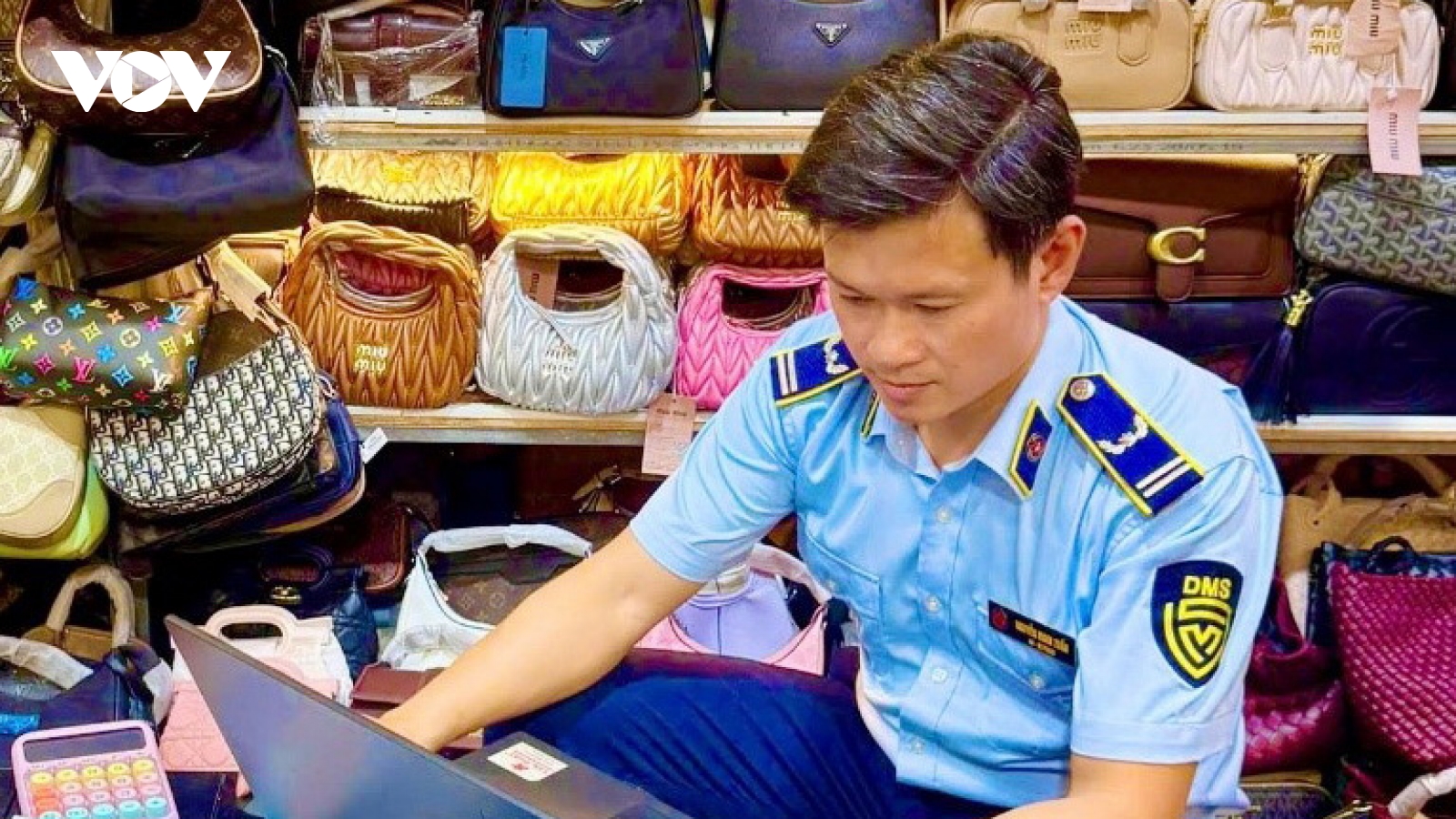 Đà Nẵng phát hiện gần 300 túi xách giả các nhãn hiệu Gucci, Chanel, Hermès, Fendi