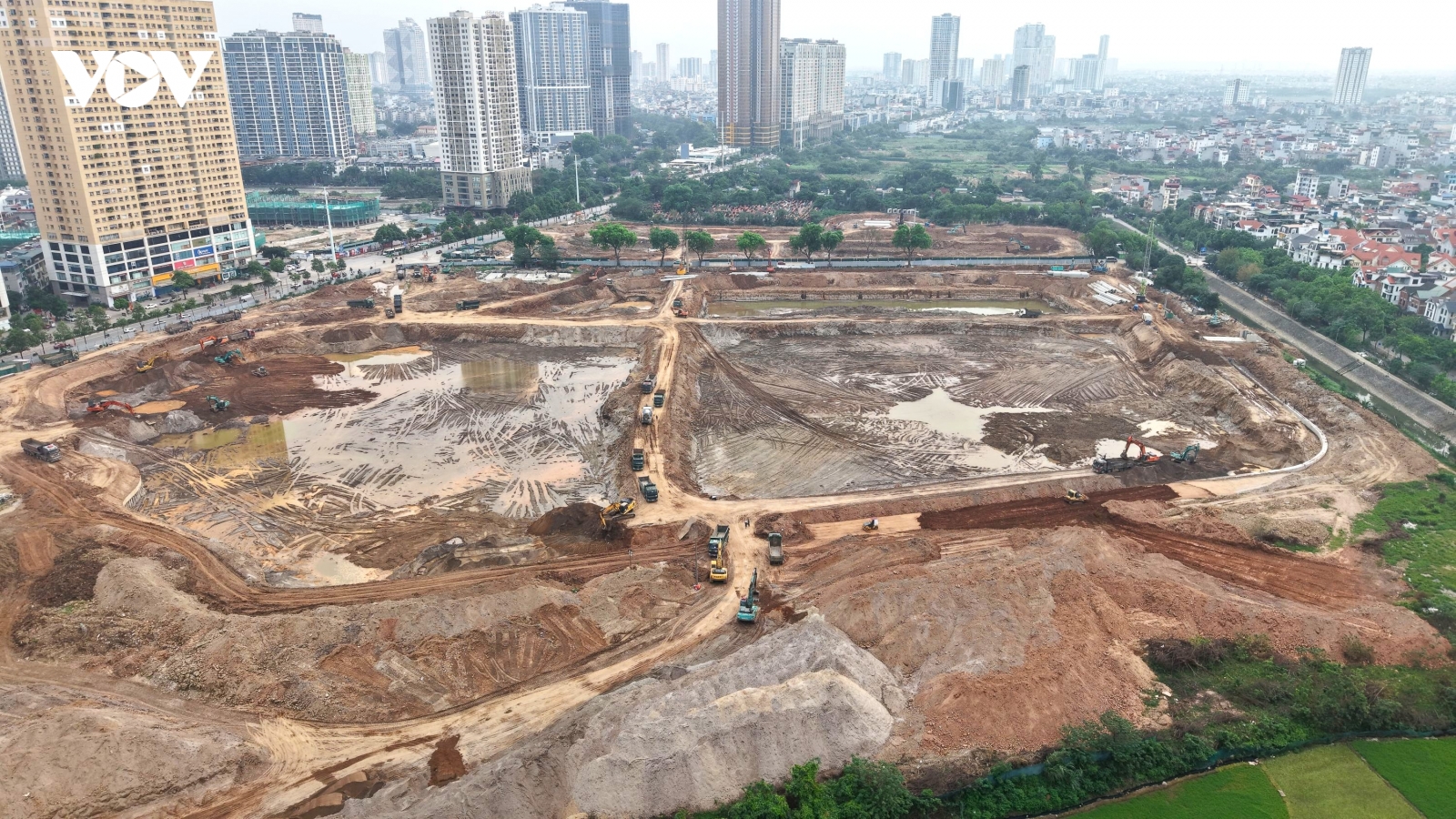 Hồ Mễ Trì thi công “xuyên lễ”: Tăng tốc cán đích trước mùa mưa 2026