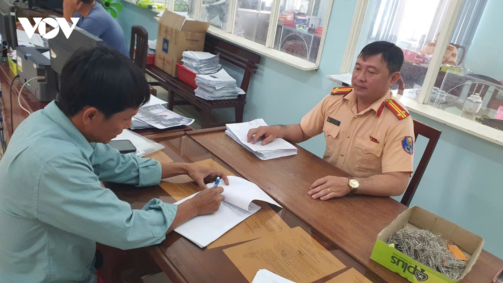 Xử phạt hai tài xế điều khiển phương tiện chạy ngược chiều ở Đồng Tháp