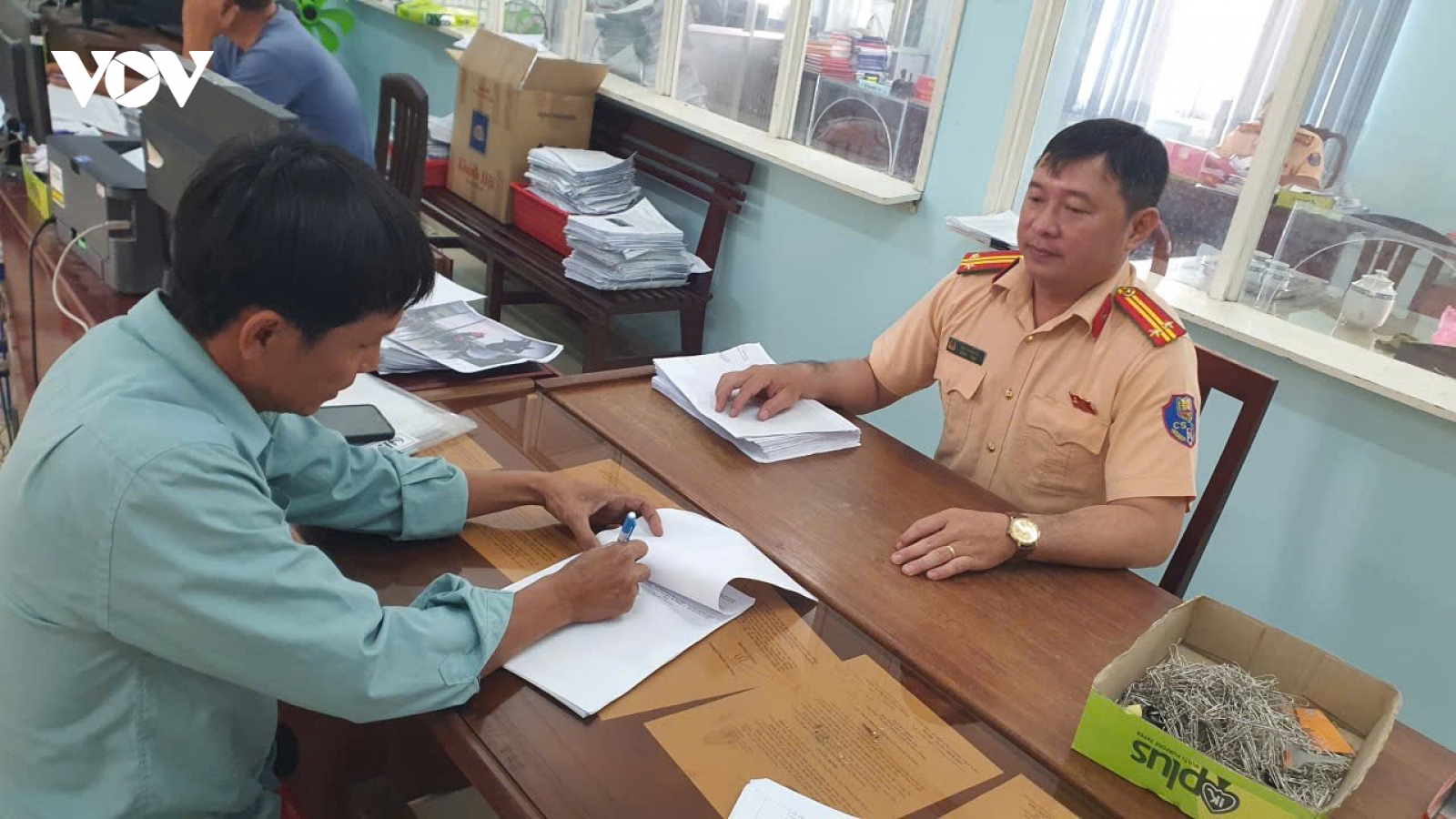 Xử phạt hai tài xế điều khiển phương tiện chạy ngược chiều ở Đồng Tháp