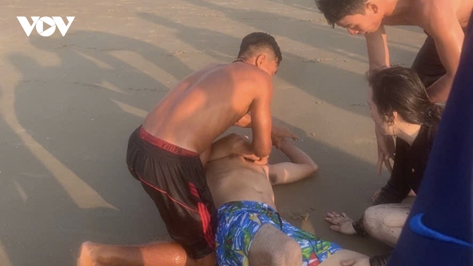 Kịp thời cứu sống 2 du khách Đồng Nai bị đuối nước ở biển Vũng Tàu