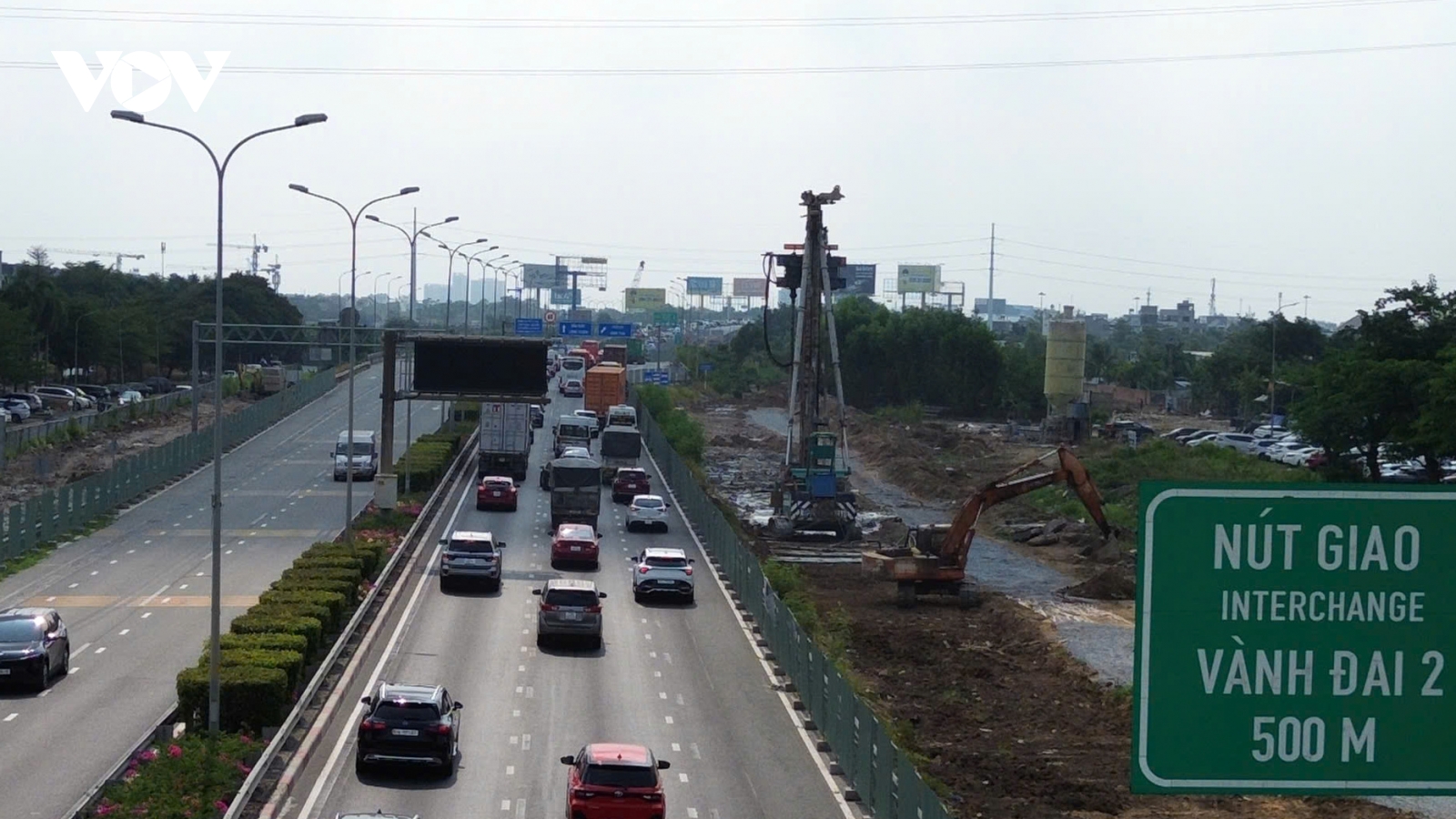 TP.HCM: Cửa ngõ đông đúc, sân bay dần "tăng nhiệt" trong ngày đầu nghỉ lễ