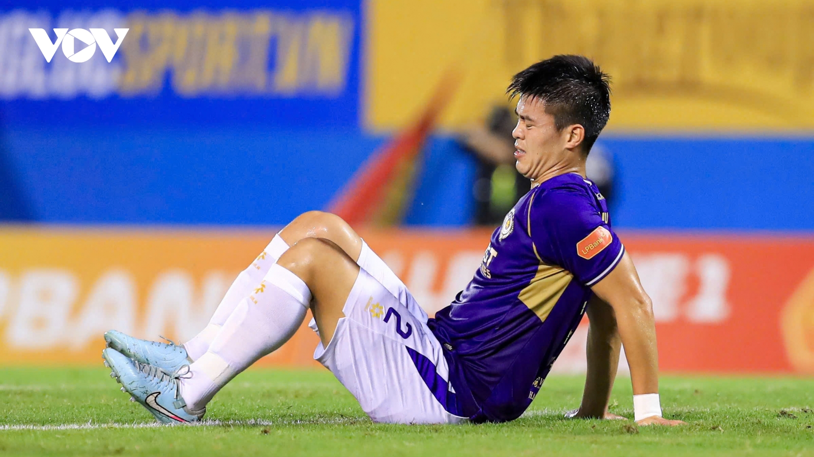 Duy Mạnh nén đau đá chính trước Ninh Bình, Hà Nội FC “toang” hàng thủ