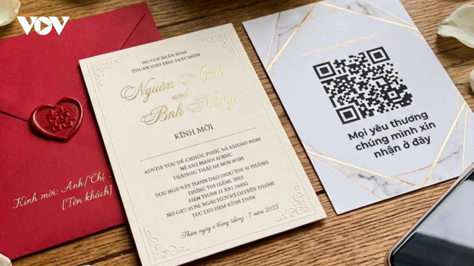 Có vô duyên khi để mã QR chuyển khoản trong thiệp cưới?