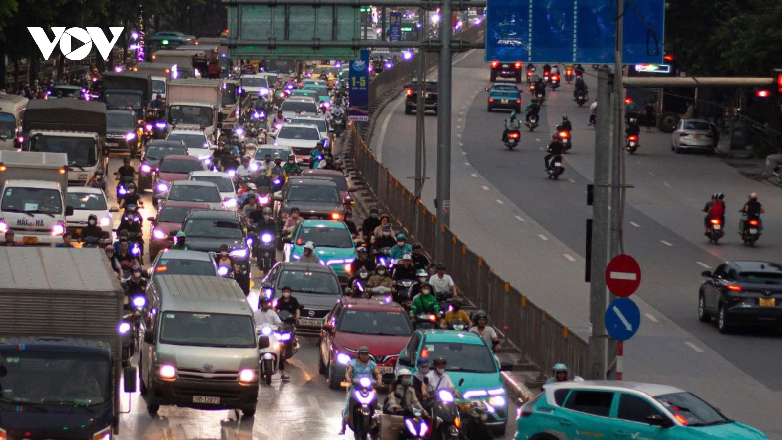 Trước kỳ nghỉ lễ Giỗ Tổ Hùng Vương: Giao thông cửa ngõ Hà Nội “dễ thở”