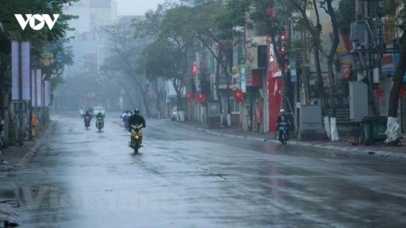 Thời tiết hôm nay 19/4: Hà Nội có mưa nhẹ, Bắc Bộ nhiều nơi có dông
