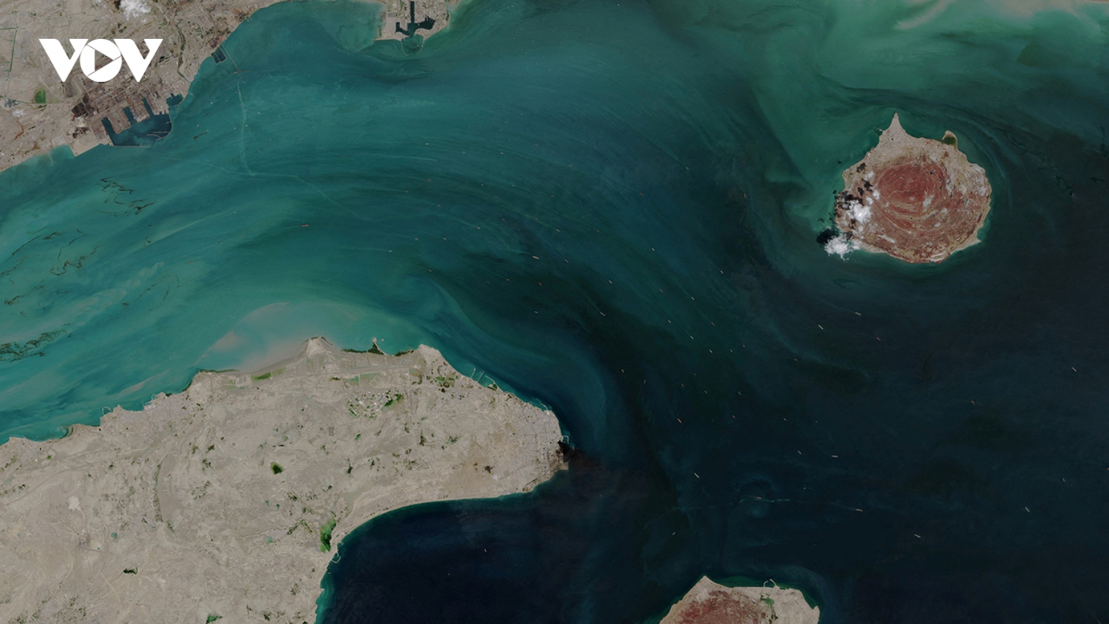 Iran áp quy định mới tại eo biển Hormuz, cảnh báo không khoan nhượng