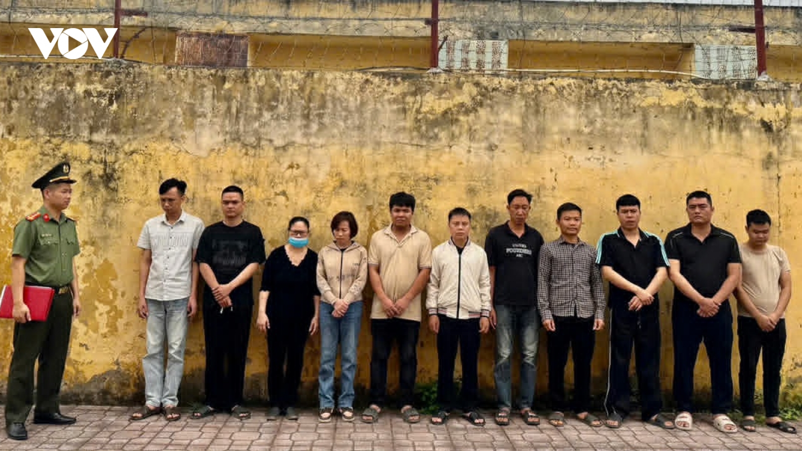 Khởi tố 11 bị can cho đối tượng tại Campuchia thuê tài khoản ngân hàng để đánh bạc