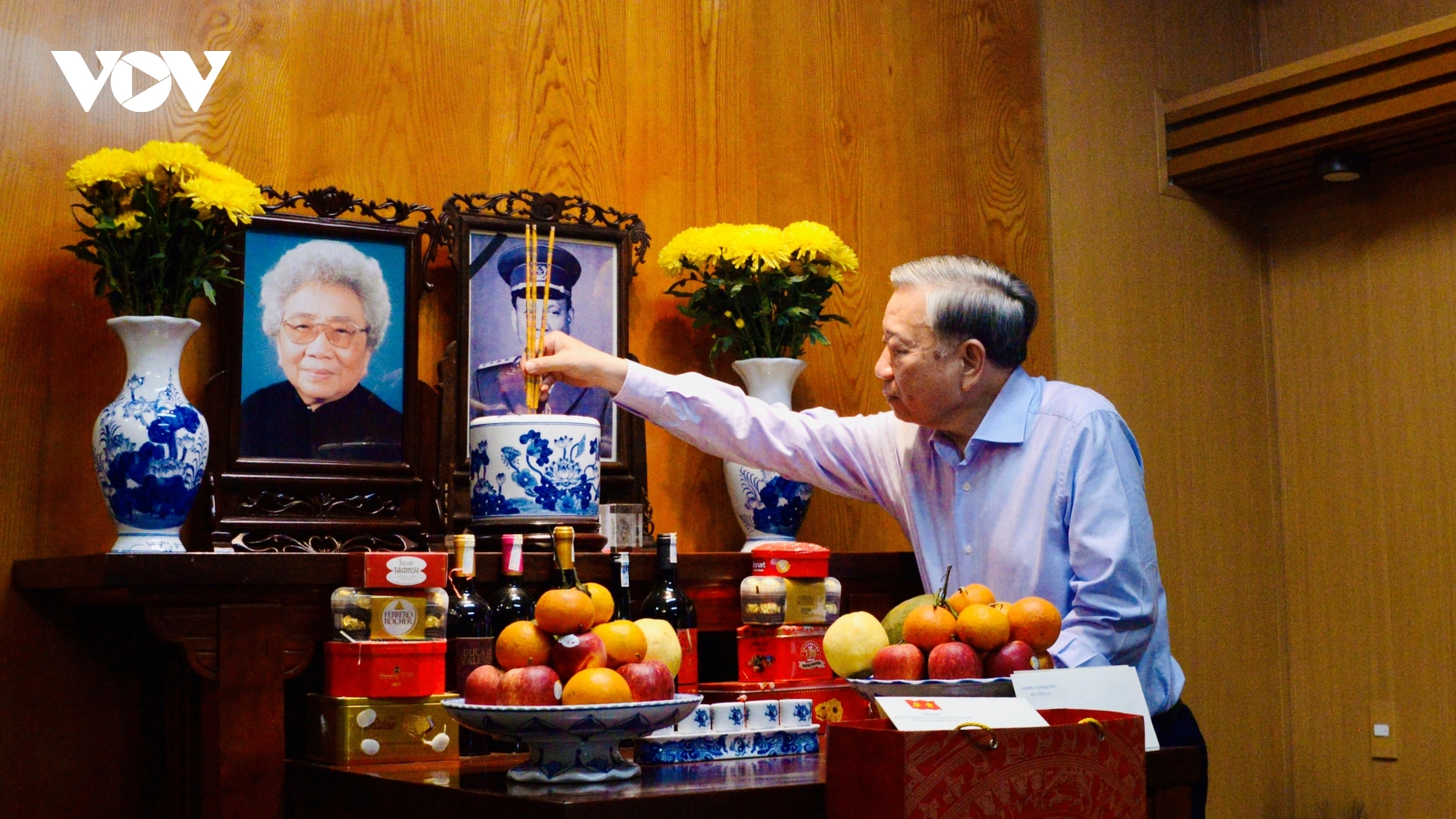 Tổng Bí thư, Chủ tịch nước Tô Lâm thắp hương tưởng nhớ các lãnh đạo tiền bối