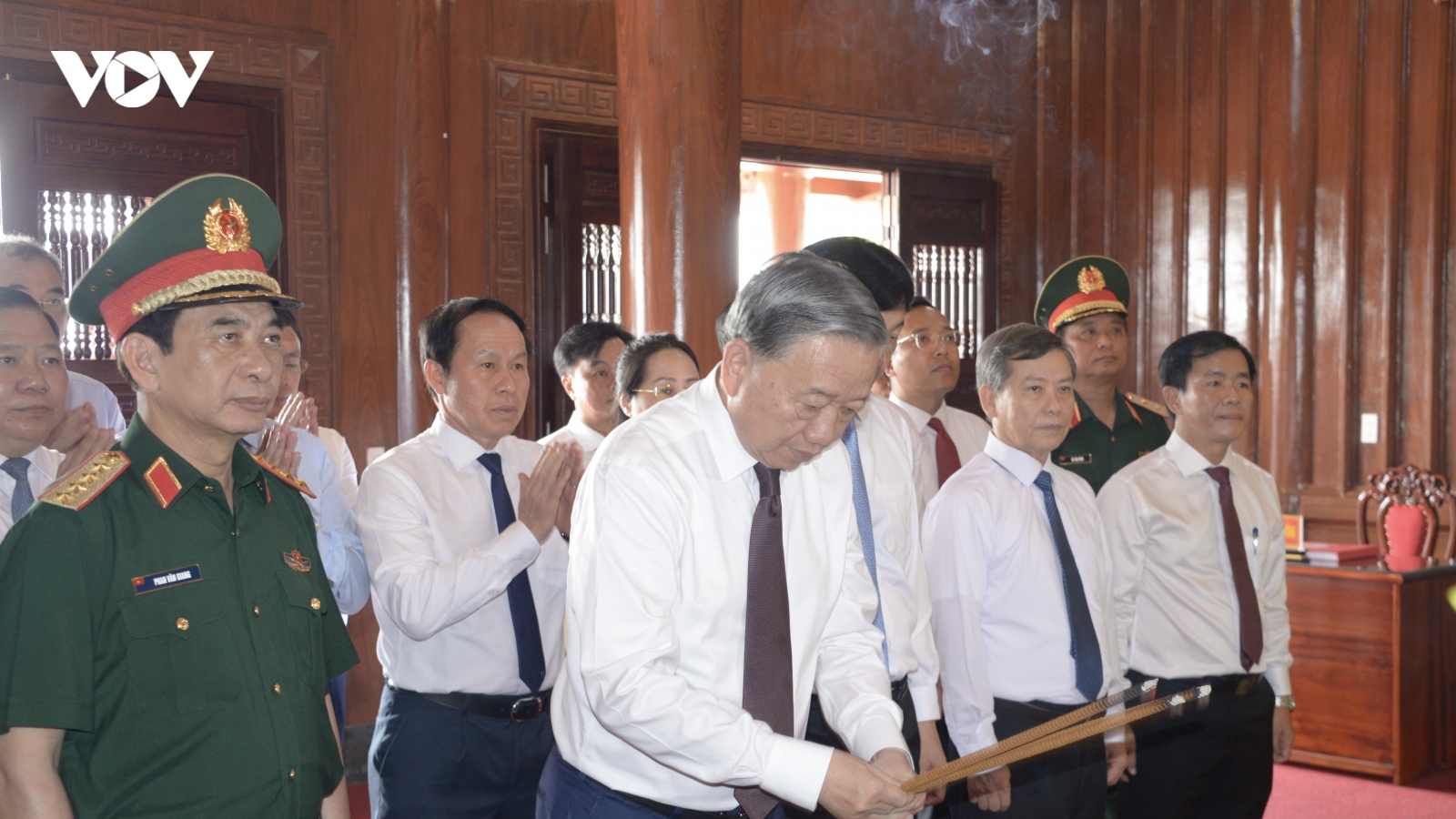 Tổng Bí thư, Chủ tịch nước dâng hương tưởng nhớ Đại tướng Võ Nguyên Giáp và các Anh hùng liệt sĩ