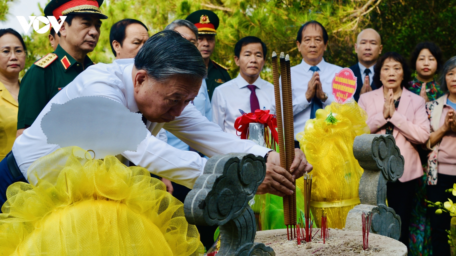 Tổng Bí thư, Chủ tịch nước dâng hương tưởng niệm Đại tướng Võ Nguyên Giáp