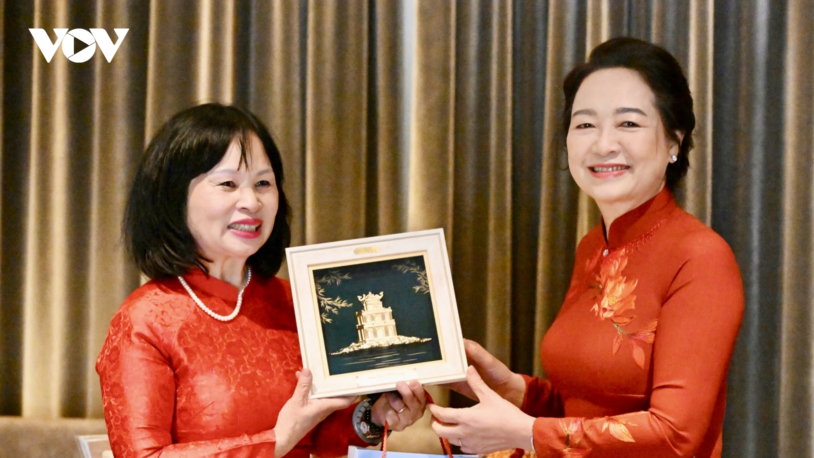 Phu nhân Chủ tịch Quốc hội Trần Thanh Mẫn giao lưu với Hiệp hội Nhịp cầu Văn hóa