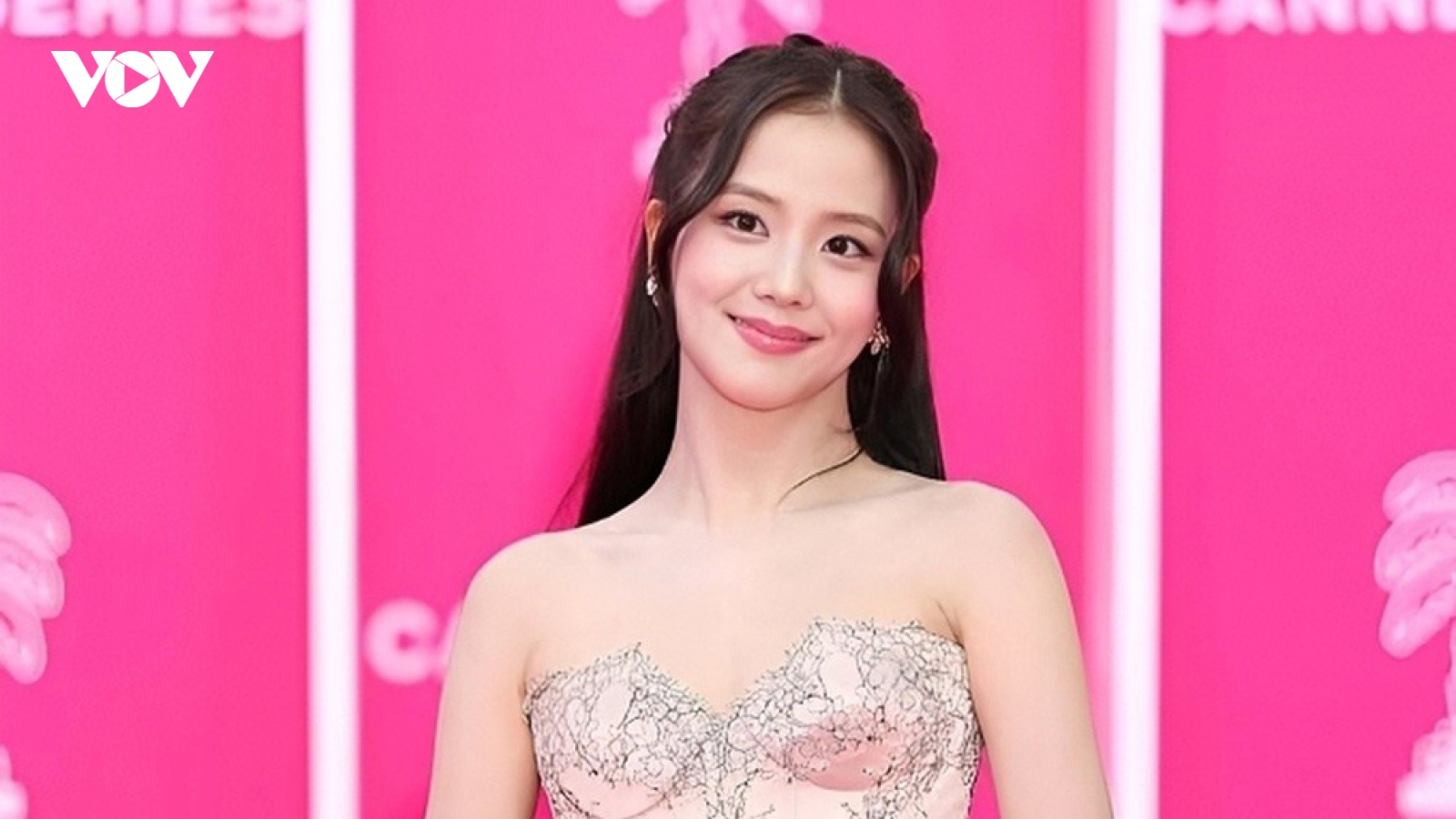 Jisoo của BLACKPINK chiến thắng tại Canneseries nhưng vấp phải phản ứng trái chiều