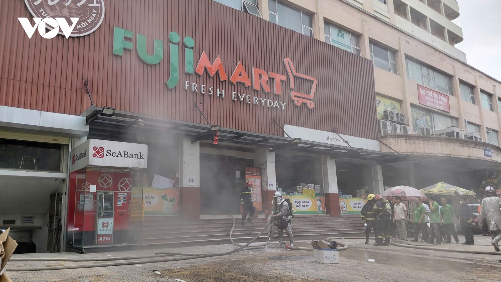 Cháy siêu thị trên đường Lê Duẩn, Hà Nội