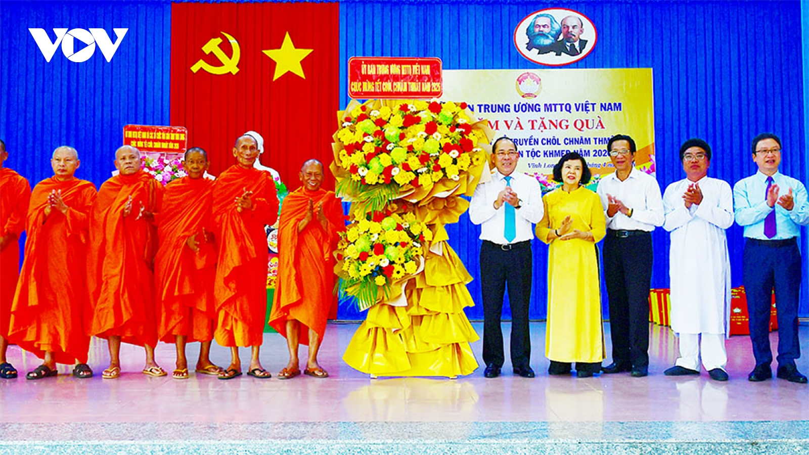 Phó Chủ tịch Ủy ban Trung ương MTTQ chúc Tết Chôl Chnăm Thmây ở Vĩnh Long