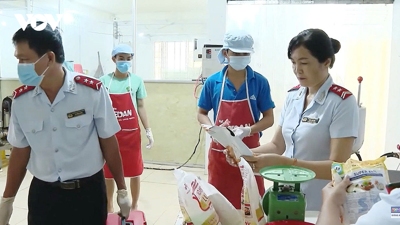 Vĩnh Long tăng cường xử lý các điểm ăn uống không đảm vệ sinh thực phẩm