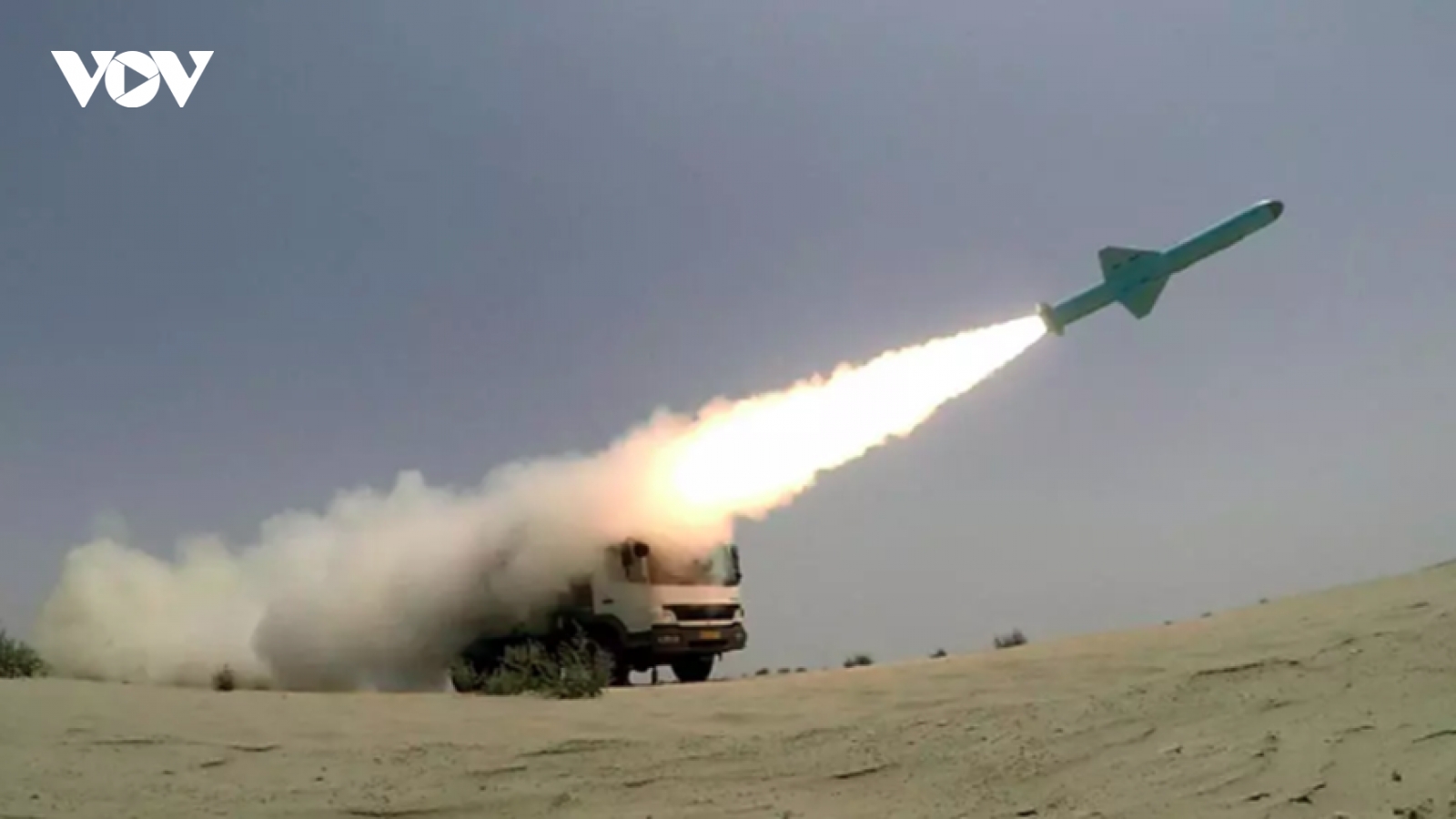 Iran tuyên bố tấn công 3 tàu khu trục Mỹ