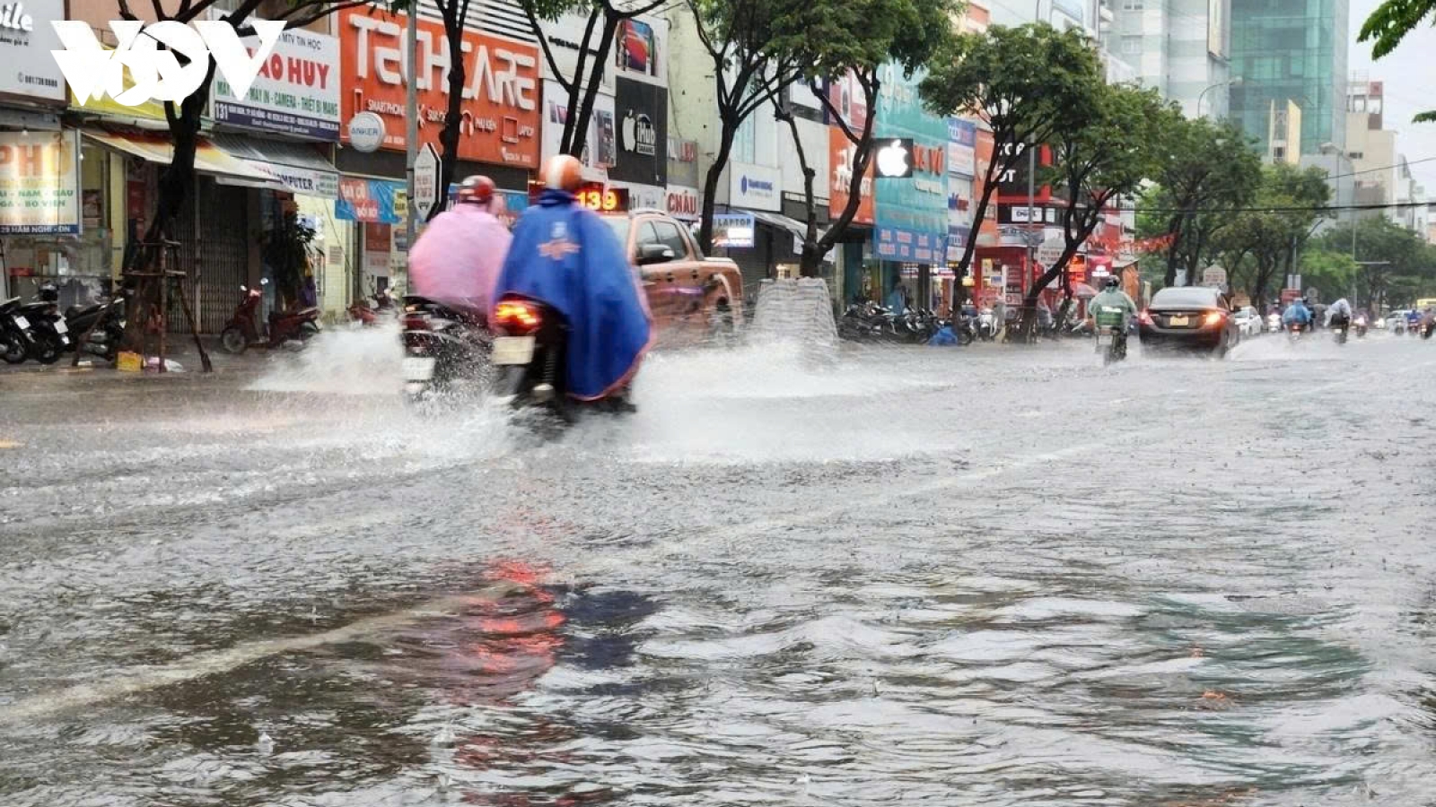 Không khí lạnh yếu gây mưa dông, nhiều nơi đề phòng lốc sét và mưa đá