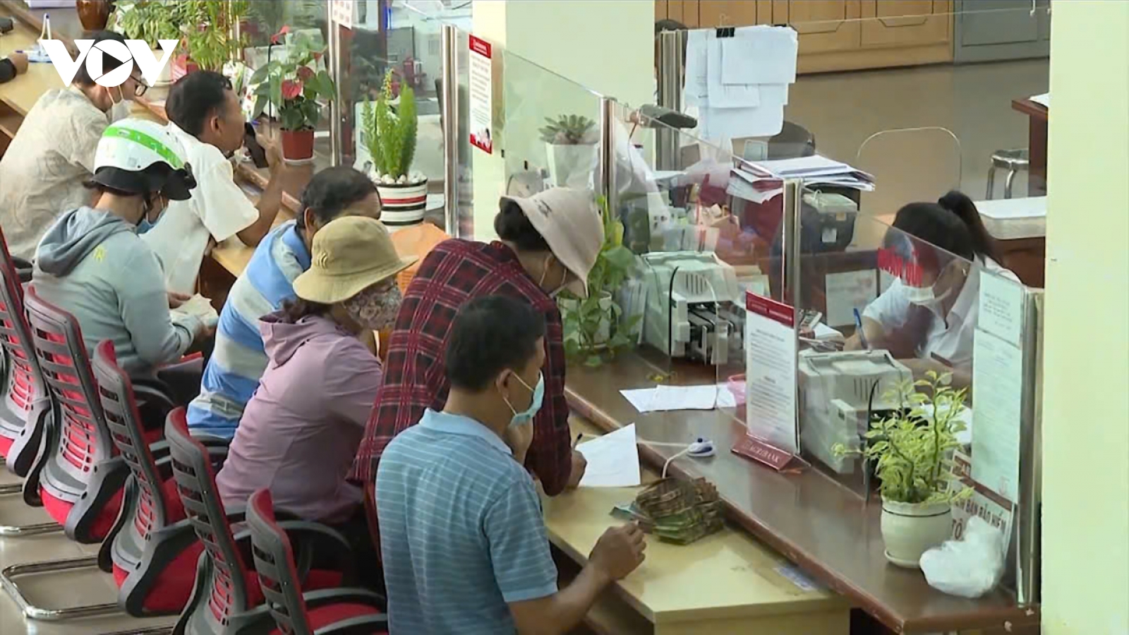 Lãi suất huy động tăng nóng, xuất hiện lãi suất tiết kiệm chạm mốc 10%