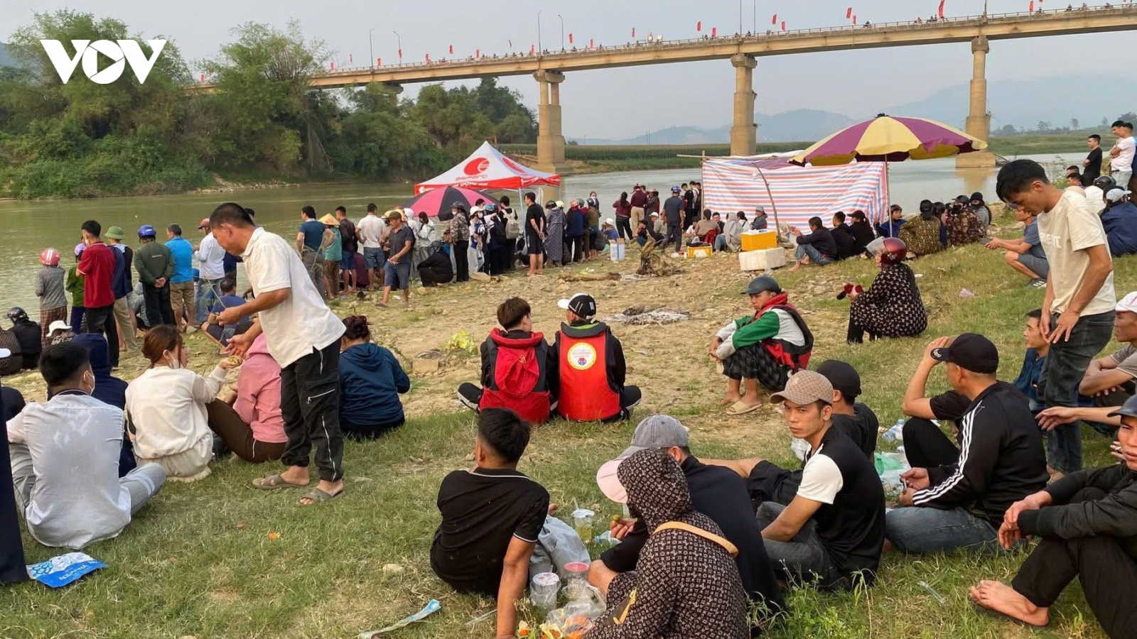 Tìm thấy thi thể người phụ nữ nghi nhảy cầu tại Nghệ An