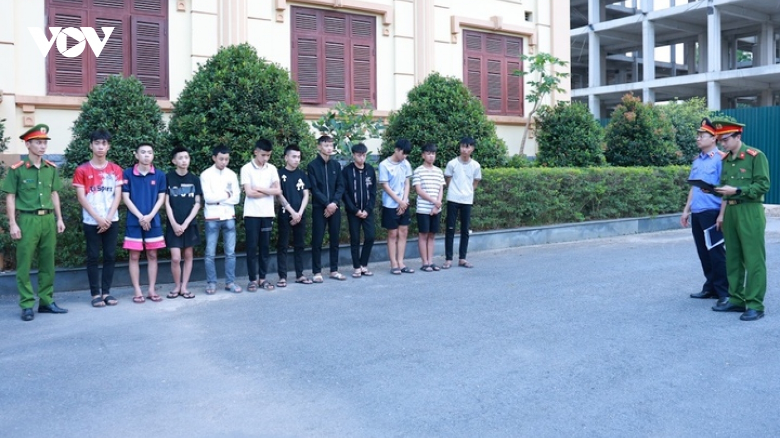 Khởi tố nhóm thanh thiếu niên mang hung khí gây rối đường phố ở Quảng Trị