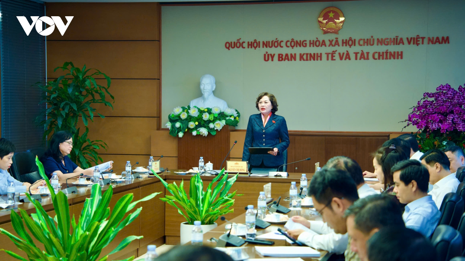 Phó Chủ tịch Quốc hội Nguyễn Thị Hồng làm việc với Ủy ban Kinh tế và Tài chính