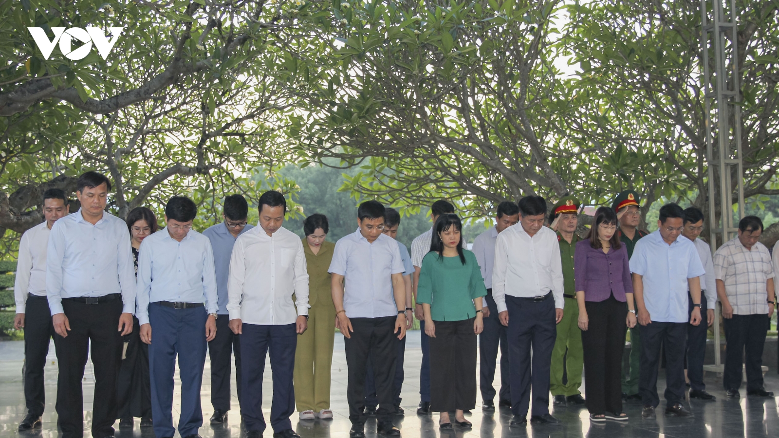 Phó Thủ tướng Nguyễn Văn Thắng dâng hương tri ân tại di tích lịch sử ở Điện Biên