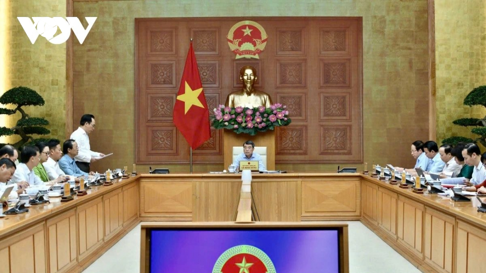 PM orders faster rollout of free textbooks, exam prep, digitalisation