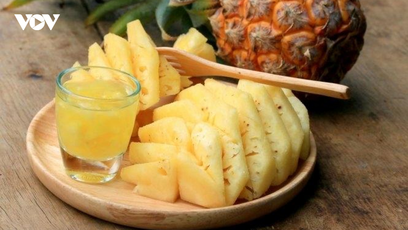 Dứa vào mùa ngọt thơm nhưng những người này không nên ăn nhiều, cực hại sức khỏe