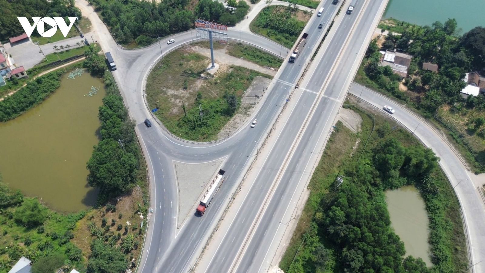 Xe sơ-mi rơ-moóc chỉ được chạy ban đêm, giảm áp lực giao thông trên Quốc lộ 49