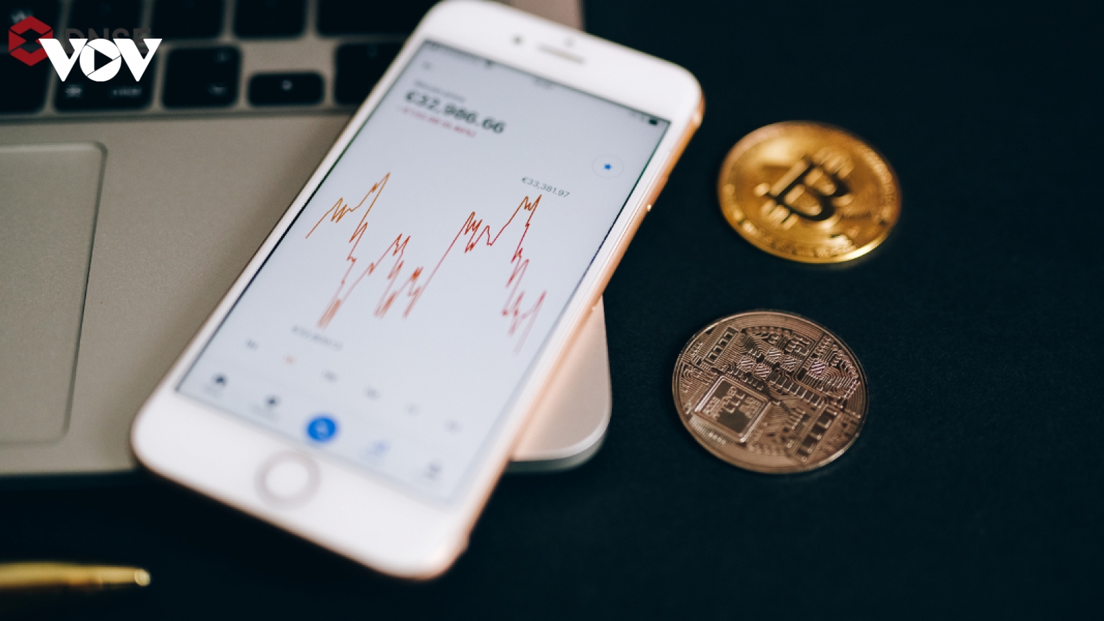Người trẻ đổ tiền vào chứng khoán, crypto: Cơ hội lớn nhưng rủi ro không nhỏ