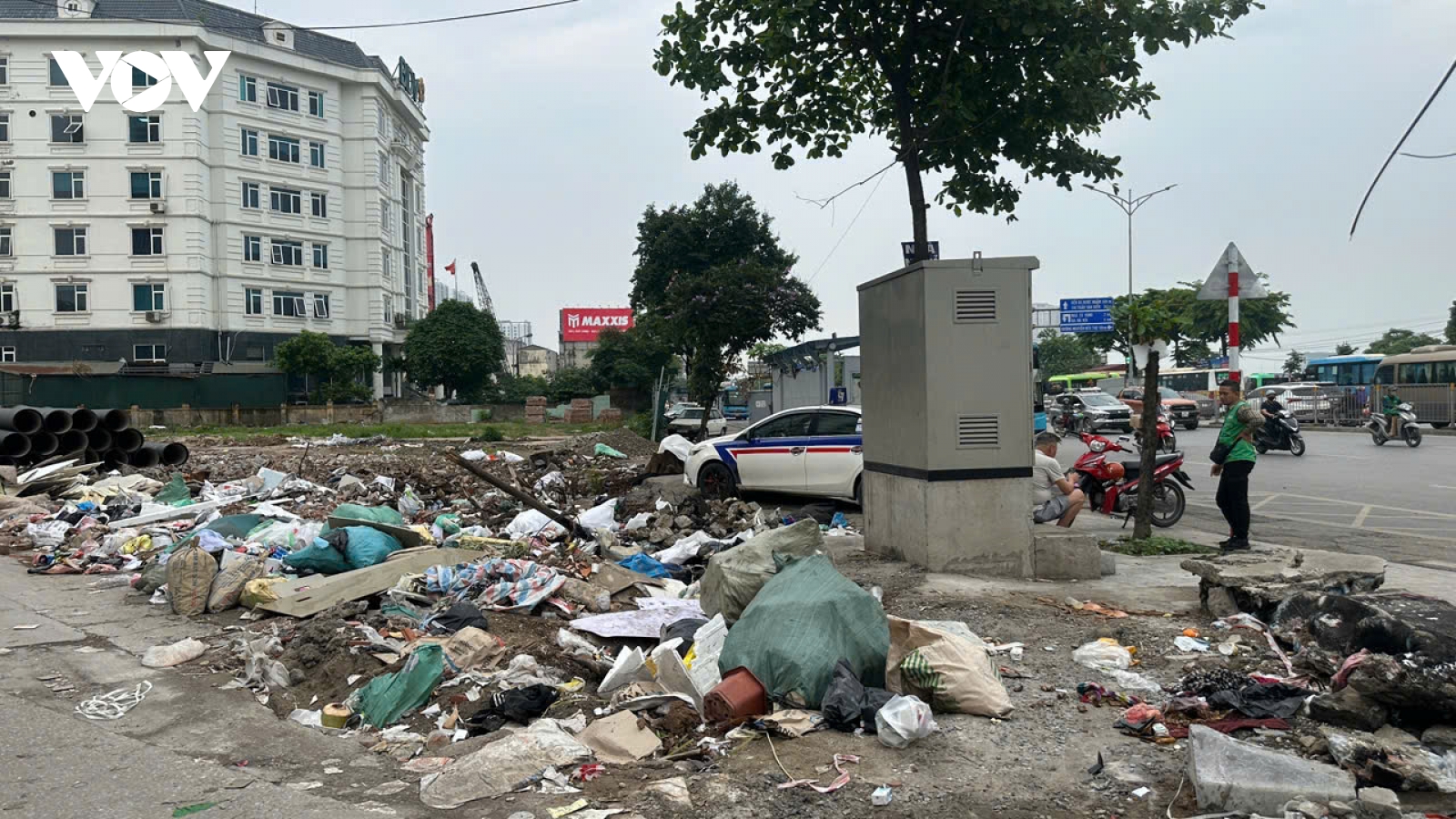 Đường Đồng Tàu biến thành bãi rác tự phát sau giải phóng mặt bằng