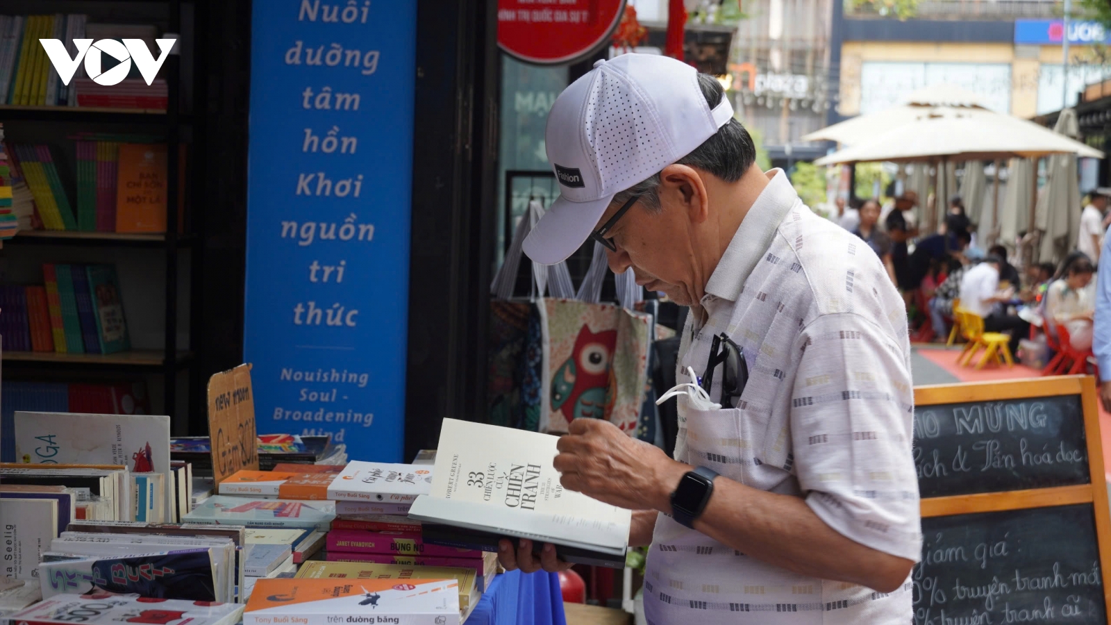 TP.HCM đưa sách đến khu chung cư, bệnh viện hưởng ứng ngày Sách và Văn hoá đọc