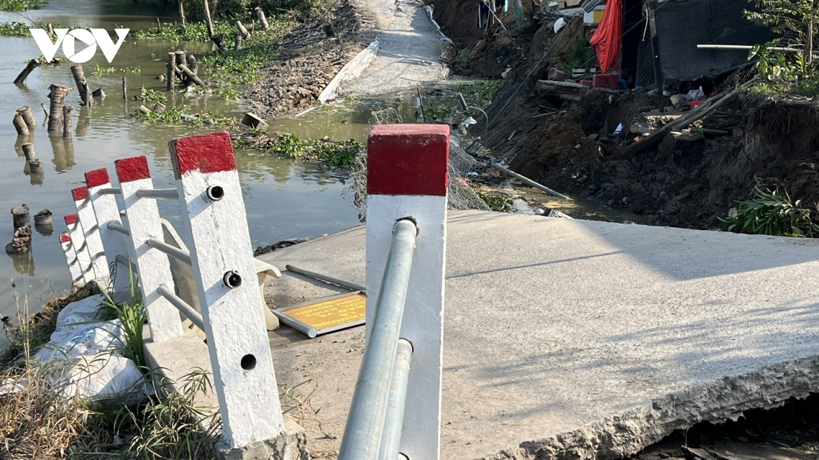 Sạt lở ven sông Phú An đe dọa cuộc sống, nhà ở của nhiều hộ dân tại Đồng Tháp