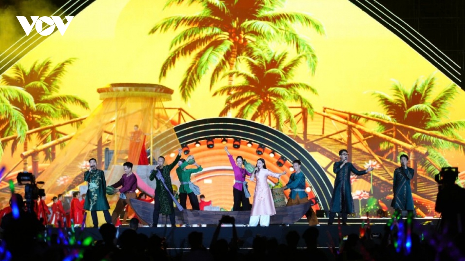 Spectacular performances open 17th National Radio Festival in Quang Ninh