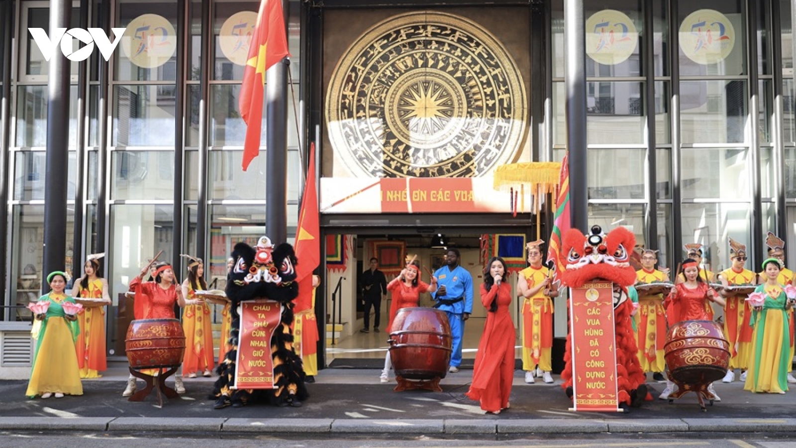 Lễ Giỗ Tổ Hùng Vương tại Paris: Hành trình về nguồn cội giữa lòng nước Pháp