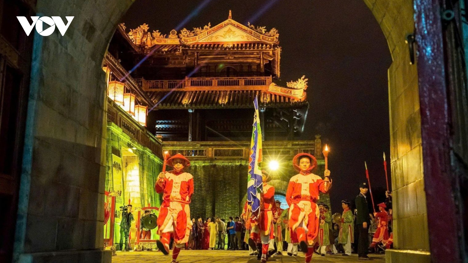 Huế mở cửa Đại Nội về đêm phục vụ khách mùa cao điểm